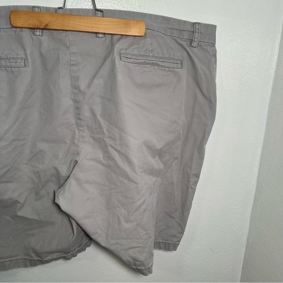 Old Navy Slim Chino Short Greyscale - Picture 10 of 15